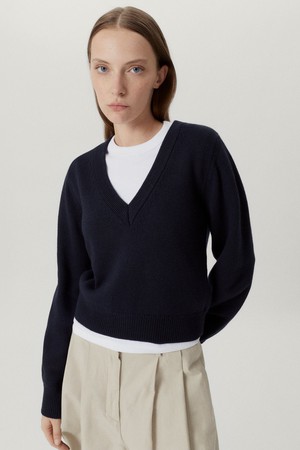 The Merino Wool Cropped V-neck - Oxford Blue from Urbankissed