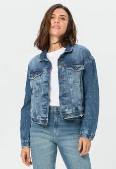 Classic Denim Jacket Women via Urbankissed