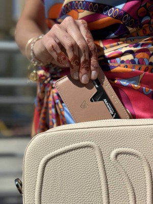 Cider Apple Leather Cardholder from Veganologie Cider Apple Leather Cardholder from Veganologie