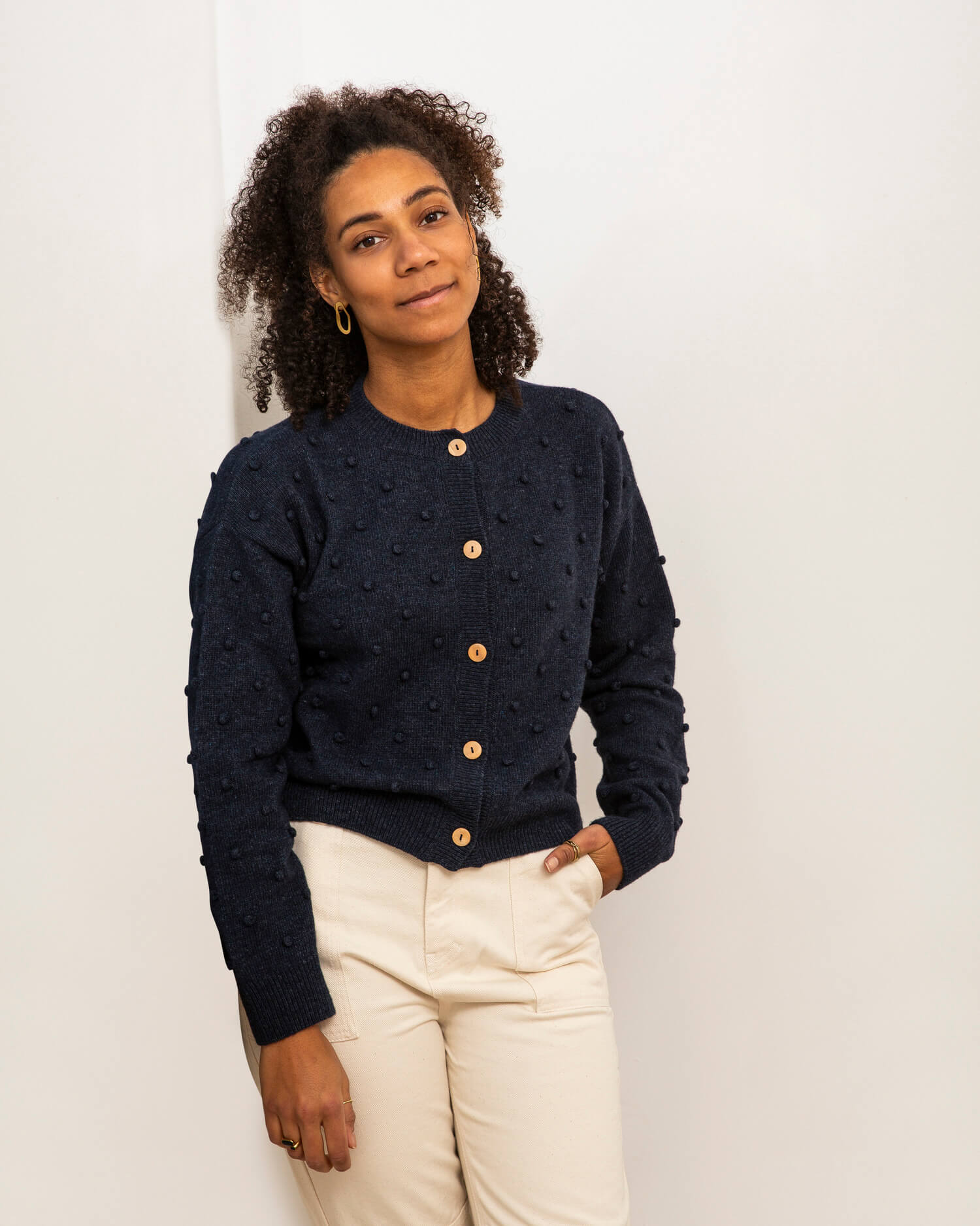 Cardigan to be worn with linen clothes in winter